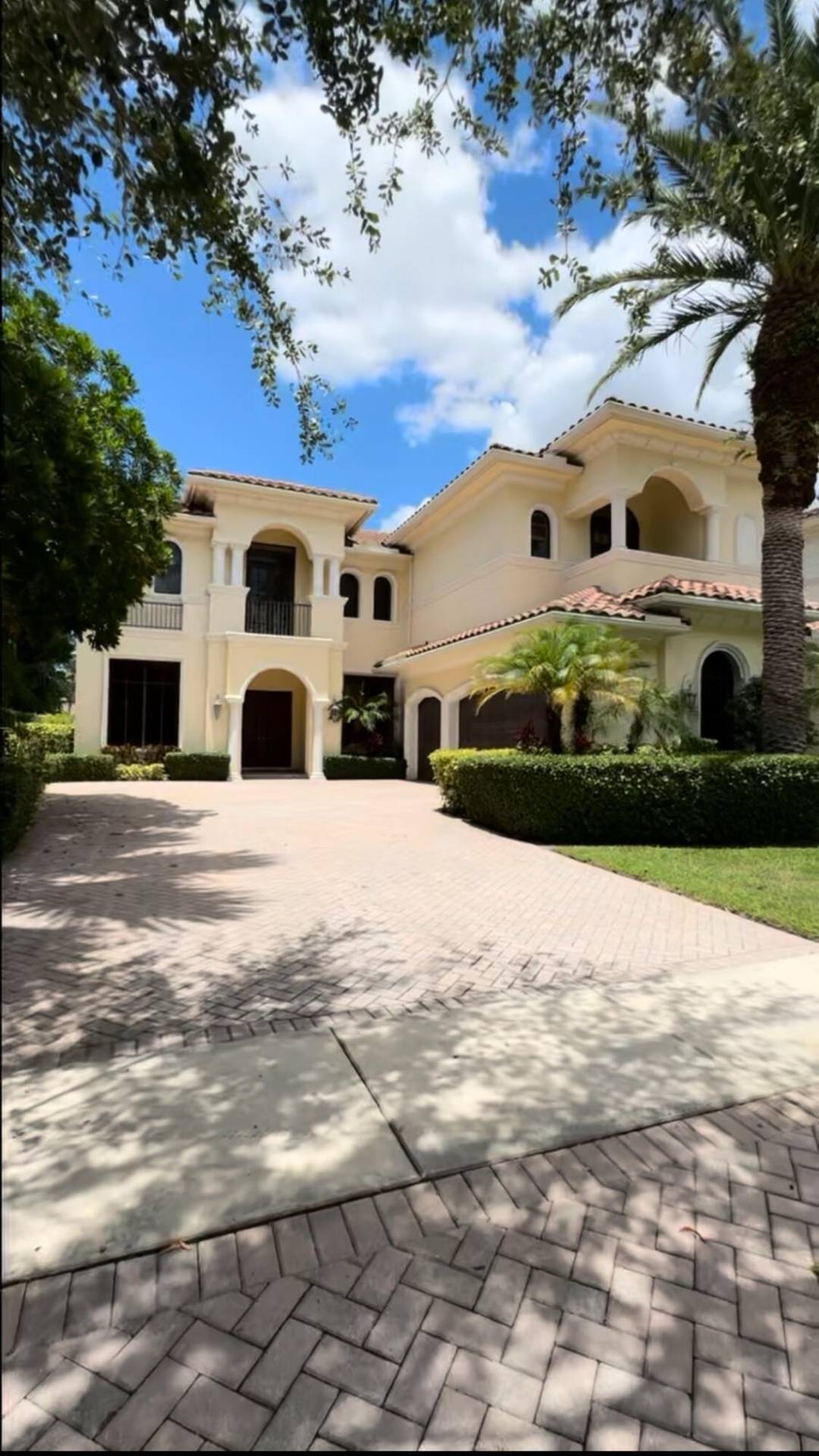 Enjoy resort style living in this stunning 5BR office loft Mediterranean villa on a prime lakefront lot in The Oaks of Boca.