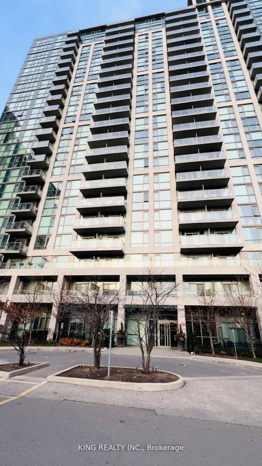 This modern 1 bedroom, 1 bathroom condo is located in the heart of Mississauga's City Centre.