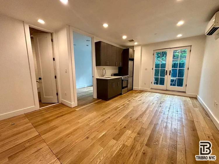 Gorgeous 1 bedroom in prime Williamsburg with a backyard and right by McCarren Park !