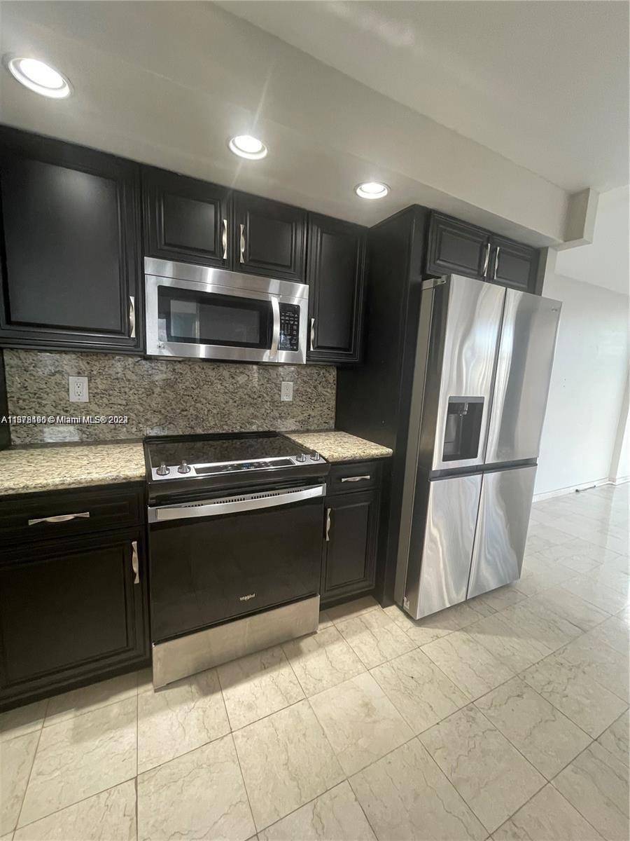 Amazing condo with an impressive view located in the luxurious Oceanview Park.