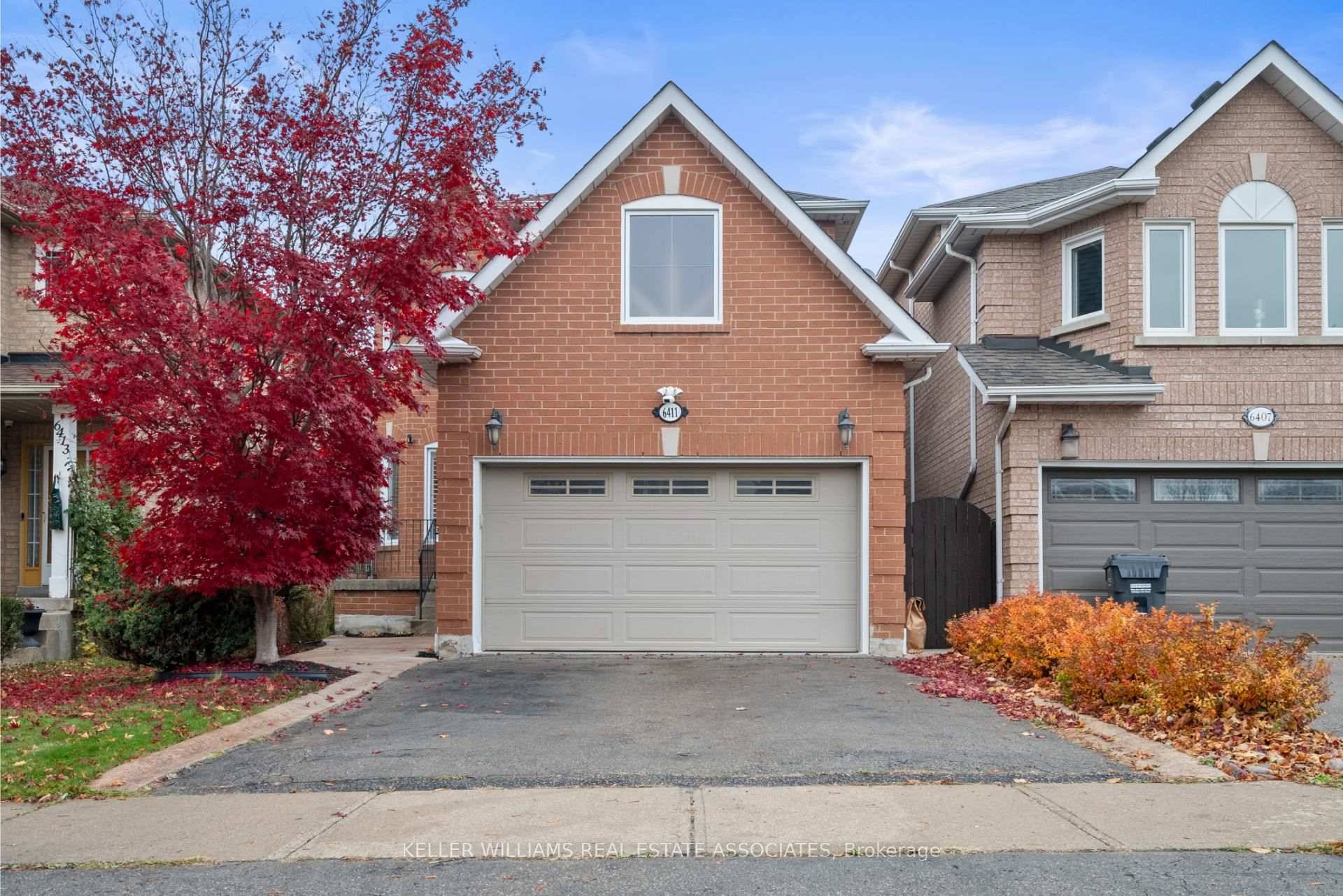 This beautifully updated 4 bedroom detached home is located in the heart of Mississauga !
