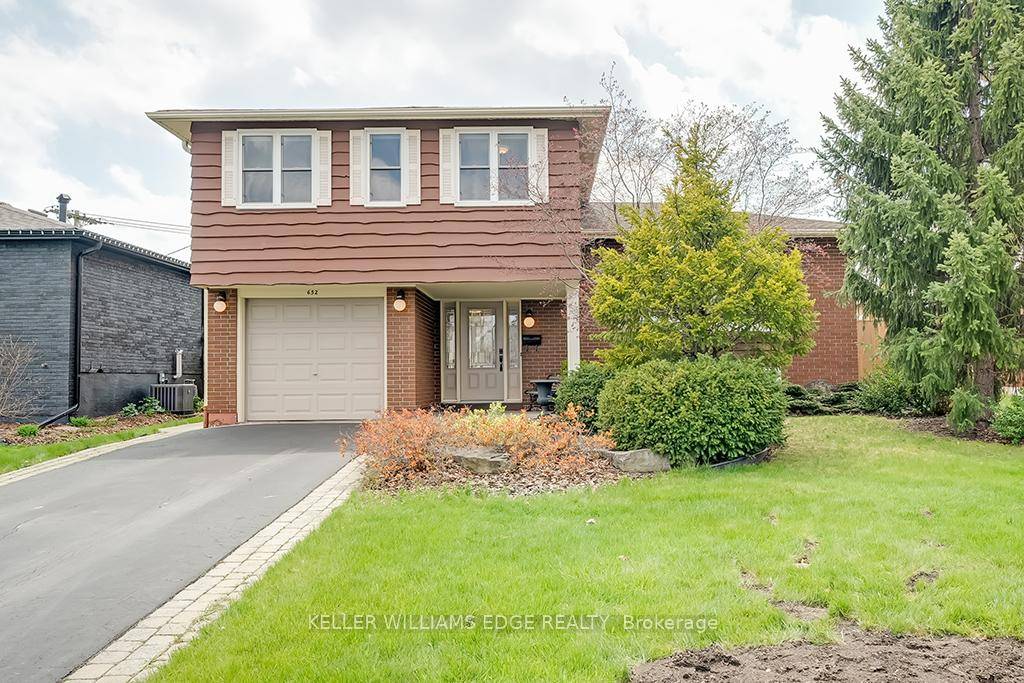 SOUTHEAST BURLINGTON Welcome to this beautifully maintained 4 level side split located on a quiet, tree lined crescent in the highly sought after, family friendly community of Pinedale.