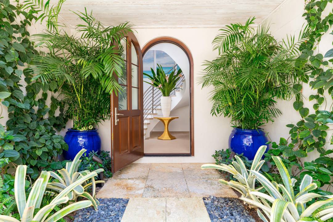 Via Flagler 5 combines the best of island glamour creating a new dimension in luxury living.