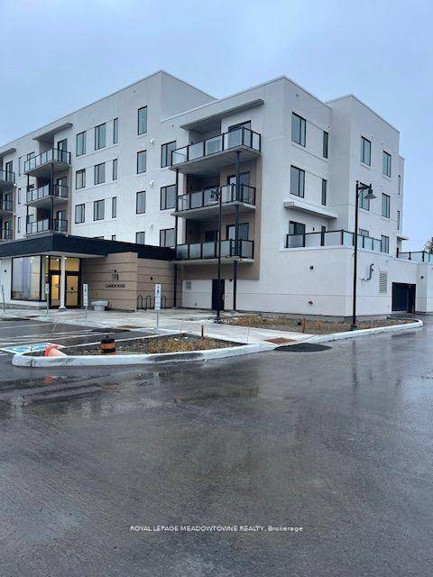 Discover Upscale Living in this brand new 2 bedroom and 2 bathroom Penthouse unit.