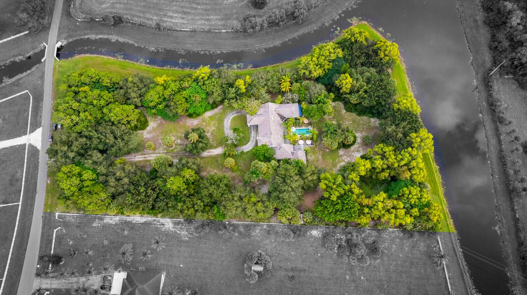 Desirable Fox Trail equestrian community, This custom home was built for a family needing lots of storage.