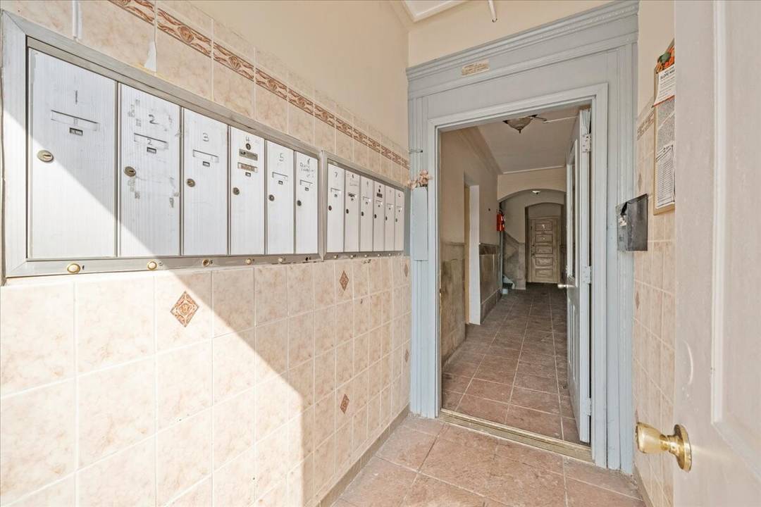Turnkey multifamily investment 281 23rd Street is a beautifully maintained masonry pre war building spanning approximately 8, 492 square feet above grade.
