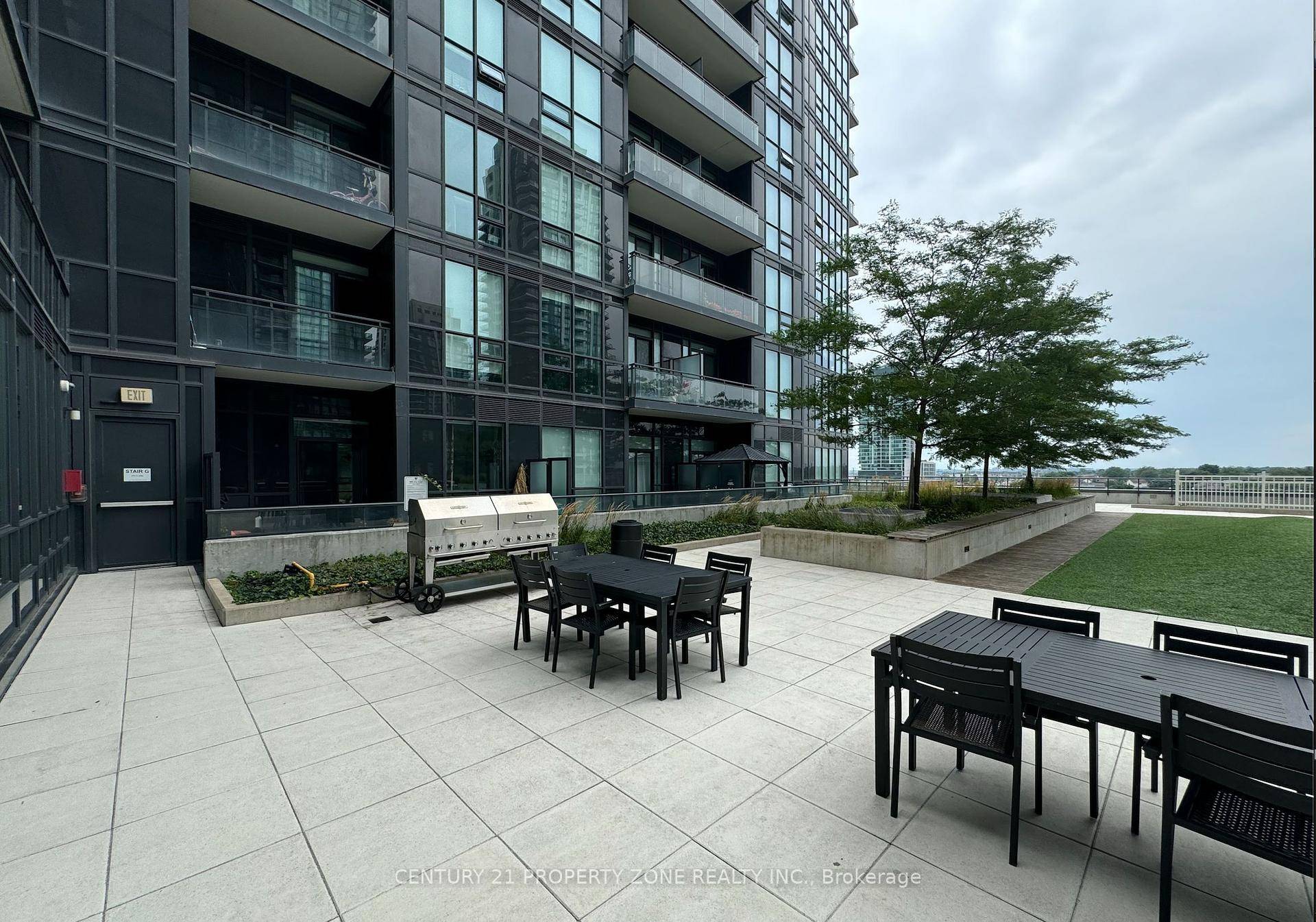 The house is located in an excellent location with closer to grocery and super markets, good rating schools and libraries near by.