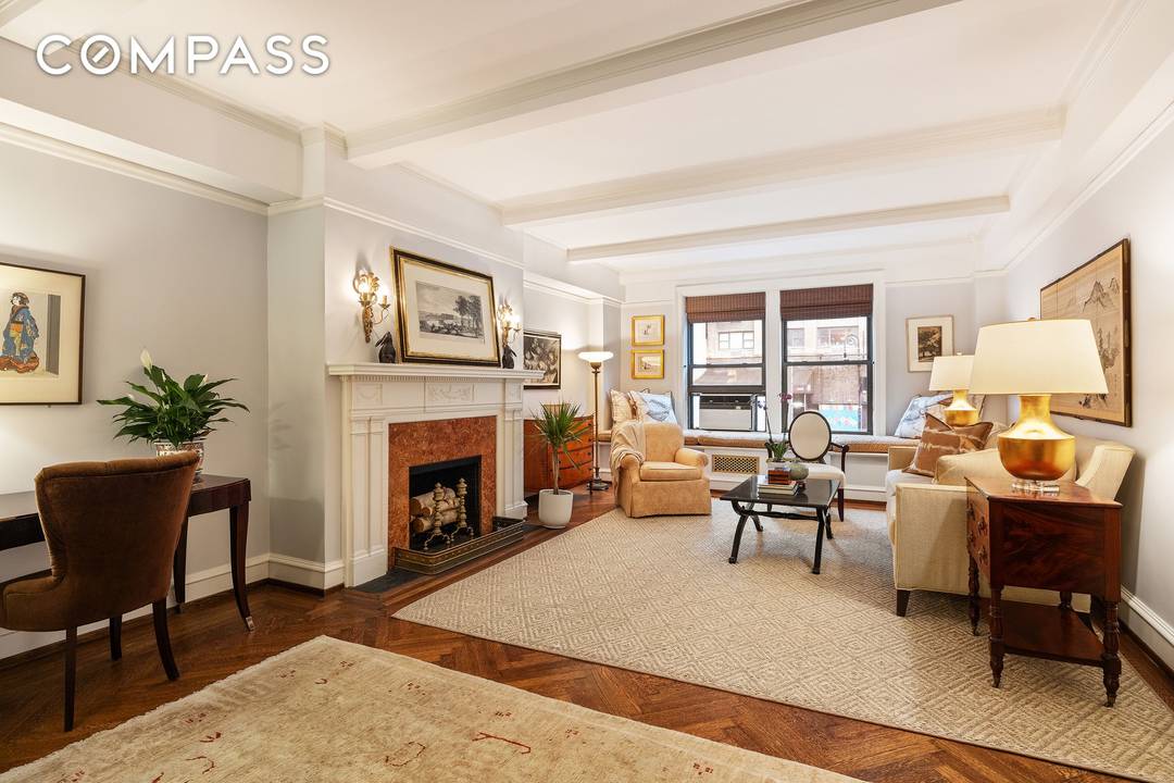 Enormous Classic 6 in Carnegie Hill Move right into this rarely available, prewar classic six room apartment offering unusually generous room proportions and a highly flexible floorplan in the heart ...