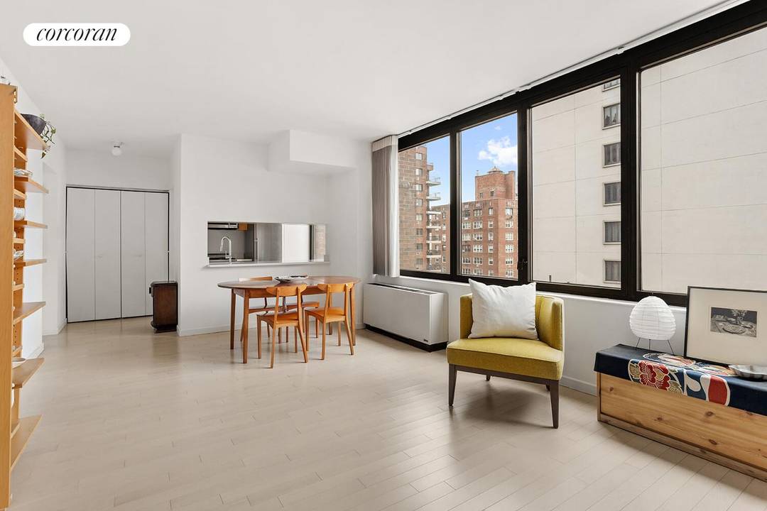 OPEN HOUSE Saturday, March 28th 12 00 noon 1 00 pm BALCONY LIVING ON TRANQUIL EAST END AVENUE Sun filled Upper East Side one bedroom with private outdoor space and ...