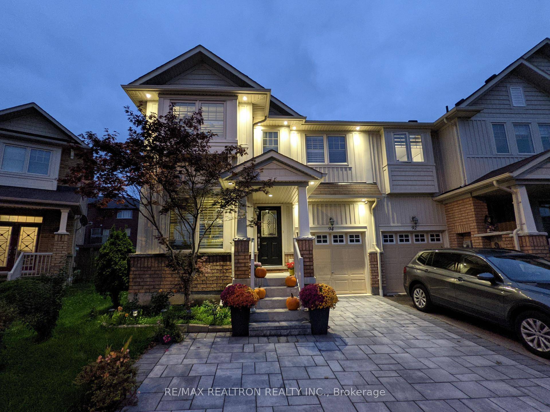 Stunning end unit townhouse that feels like a detached home, located in a quiet and safe neighbourhood with a good and convenient location.