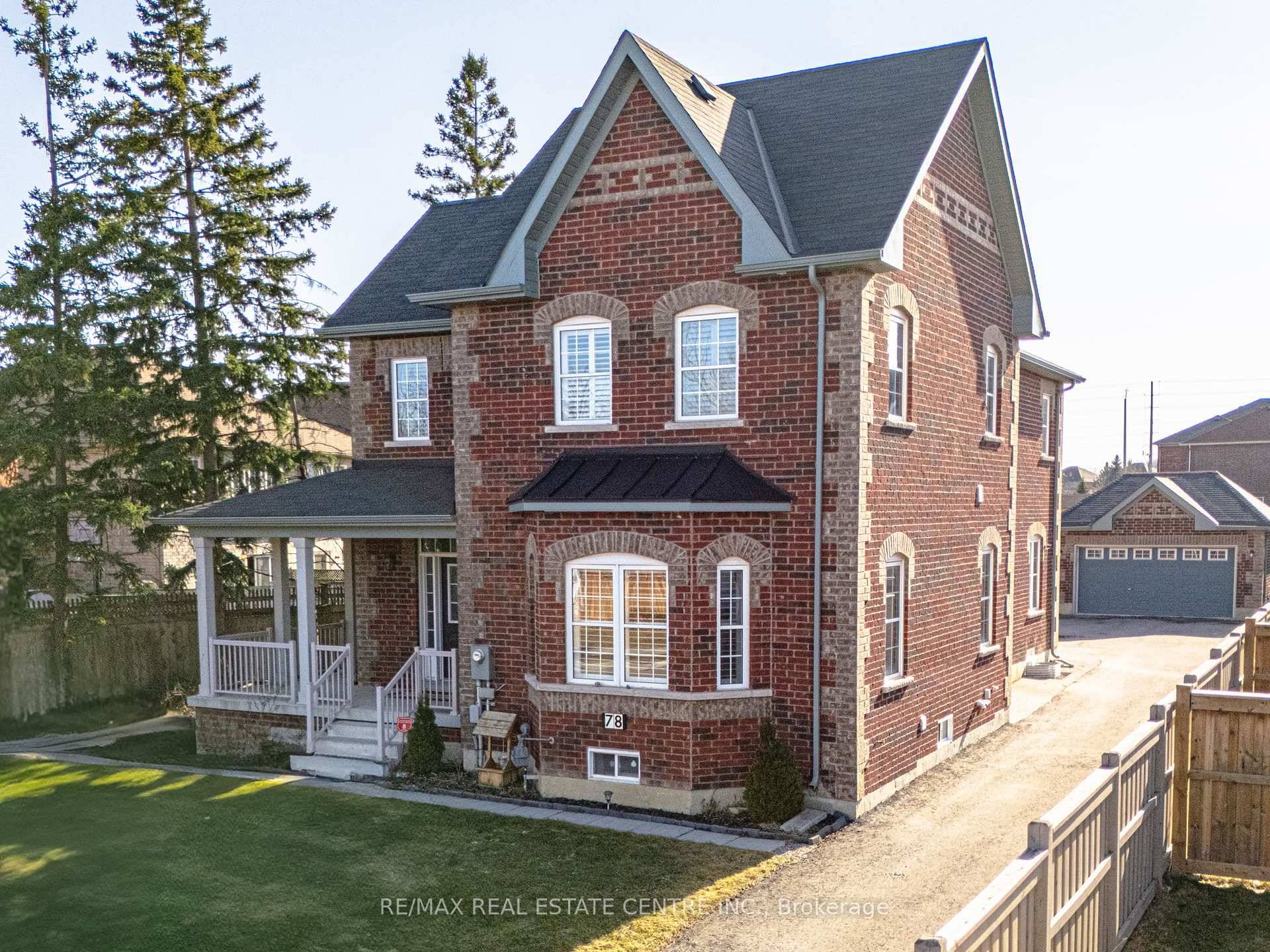 Stunning Custom Built Home on a Rare Extra Deep Lot in the Heart of Vales of Castlemore Welcome to your dream home !