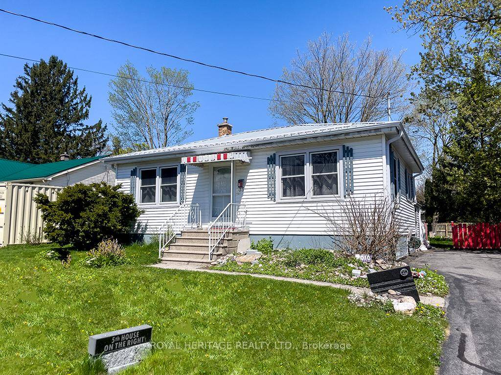 Cozy and comfortable bungalow in Belleville's west end.