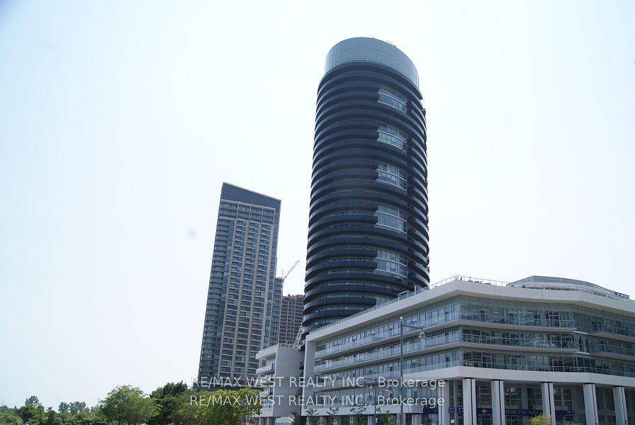 Welcome To Waterscapes, A Large 2 Bedroom Plus Den Spacious Suite With Spectacular, Unobstructed Panoramic Views Of Lake Ontario And Toronto Skyline.