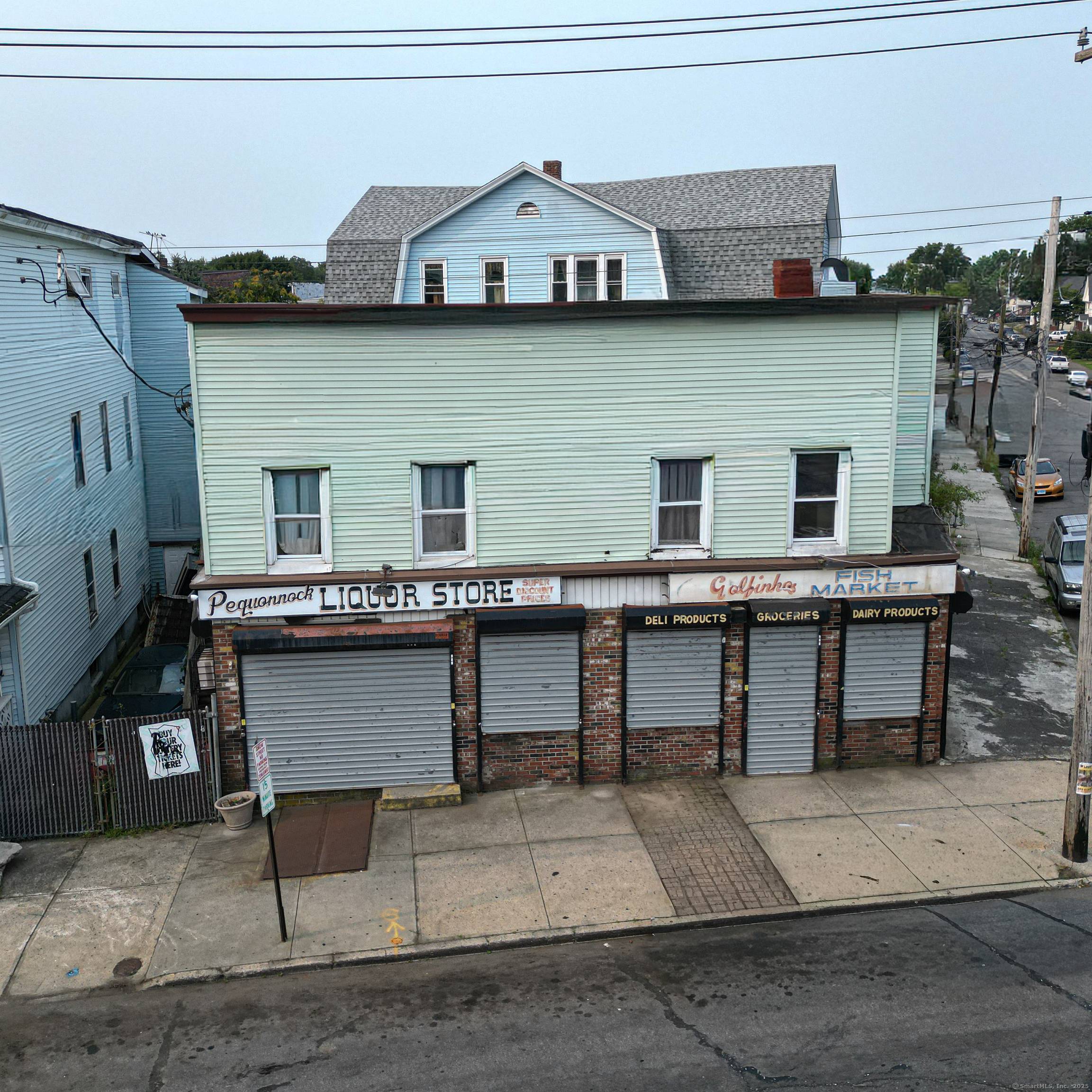 Don't miss this rare opportunity to acquire a storied, mixed use property with a proven history of success in a high traffic location.