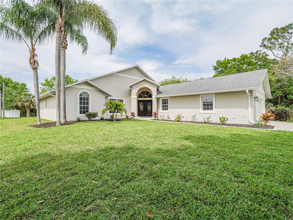 Stunning remodeled from top to bottom !