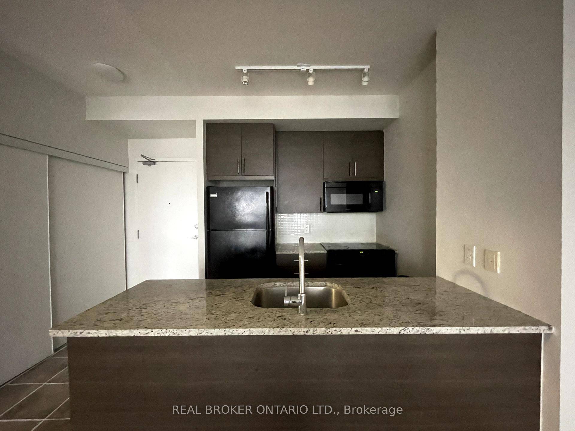 Bright and spacious 1 bedroom suite on high floor with unobstructed view.
