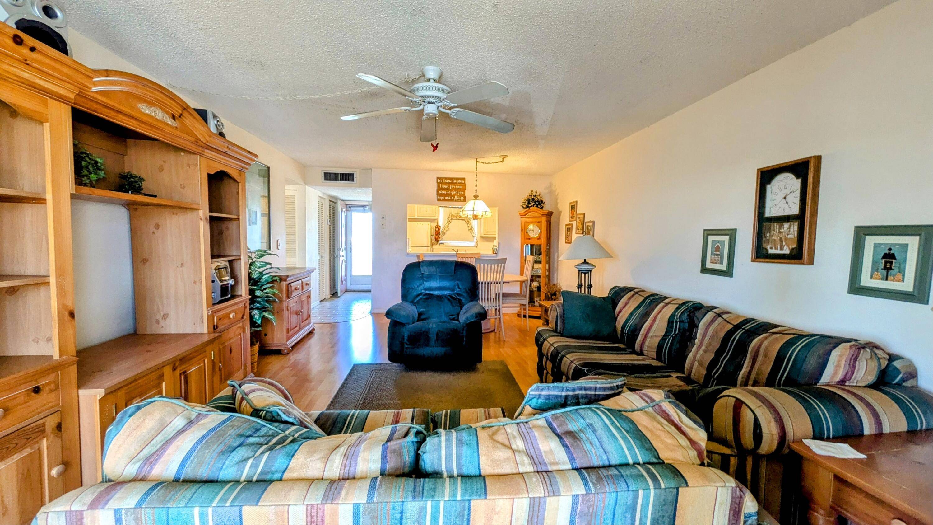 This adorable 1 bedroom, 1 bath is located in Palm Springs Florida near Forest Hill and Congress.