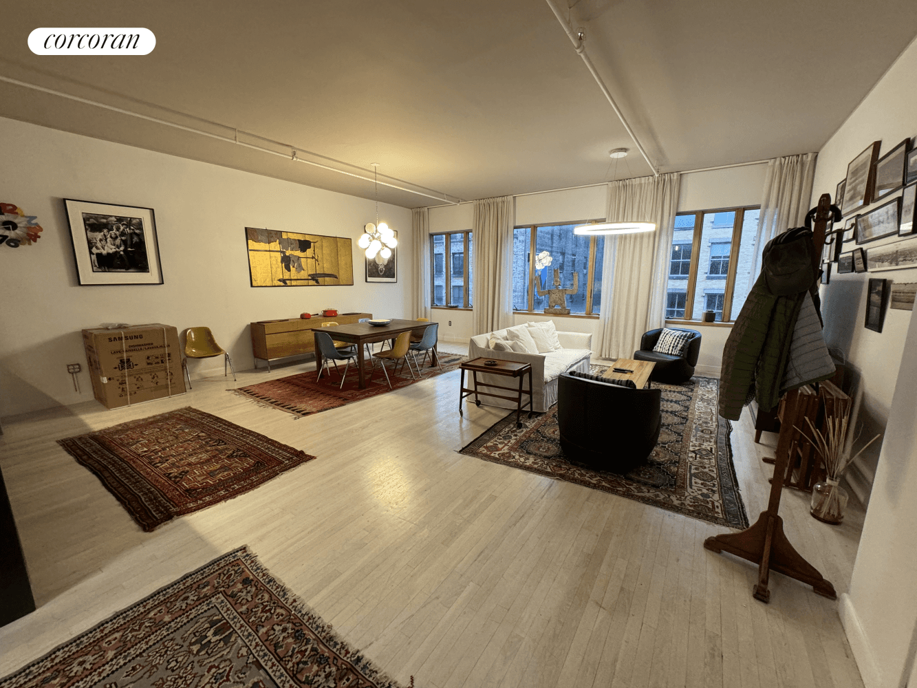 Welcome to Soho ! Artistic 2BR 2BA Penthouse with Outdoor Space Discover this beautifully furnished or unfurnished 2 bedroom, 2 bathroom penthouse located on the top floor of 460 West ...