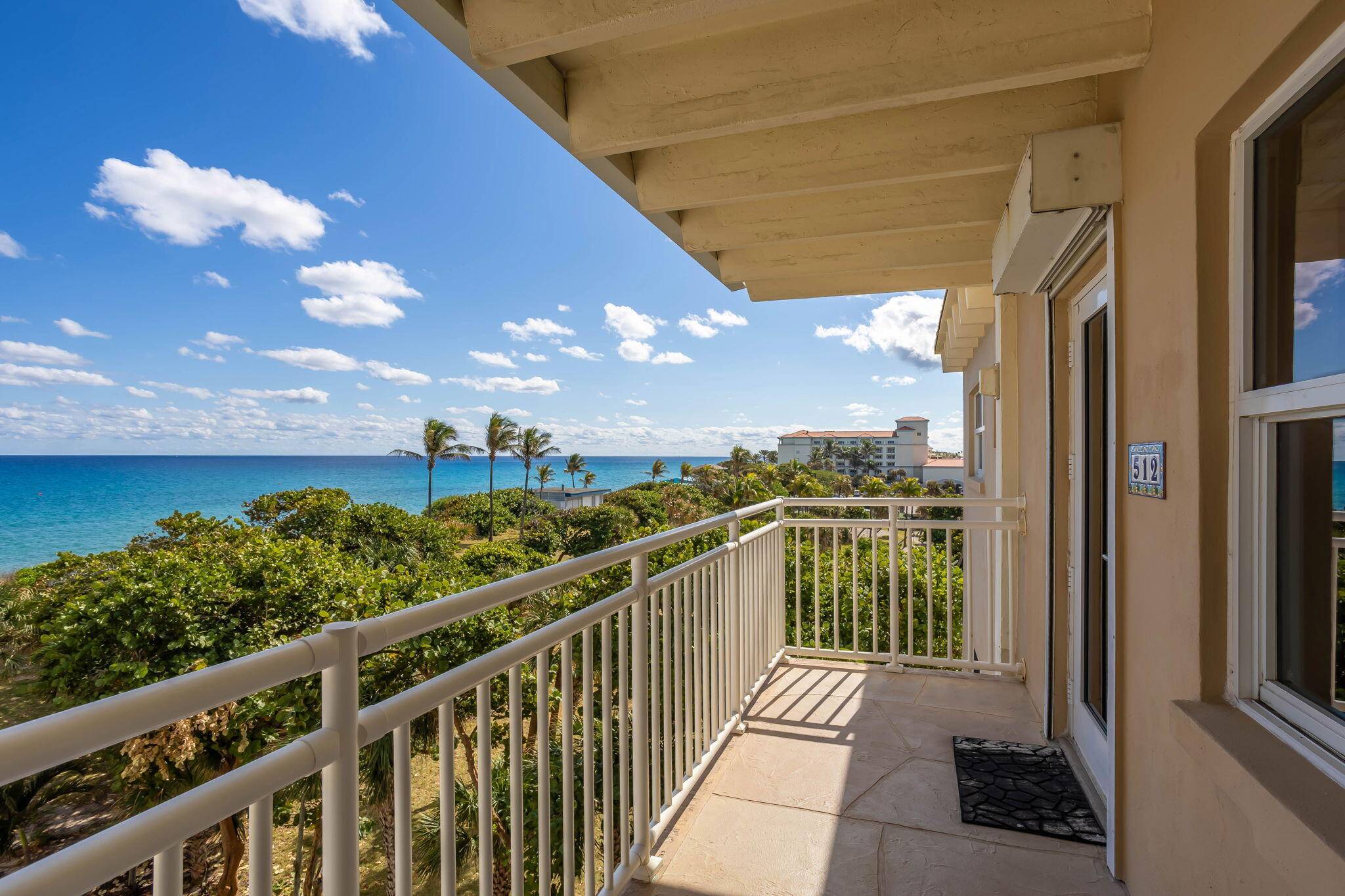 Welcome to this charming 2 bed, 1 bath updated, fully furnished annual or seasonal rental.