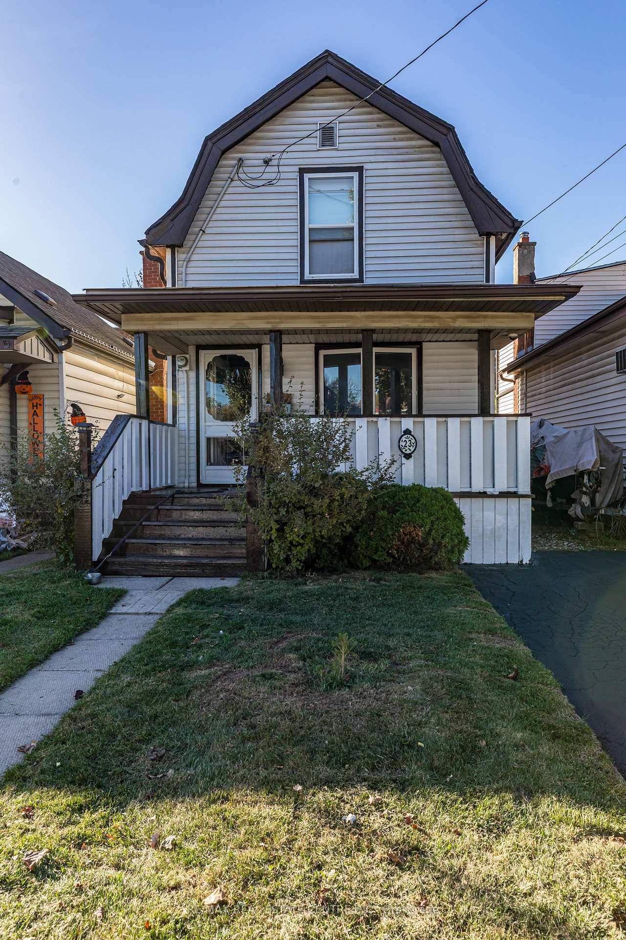Welcome to 23 Frederick Ave in Crown Point backing on to an elementary school, steps to parks, Centre Mall, Kenilworth Ave amp ; busting Ottawa Street, known.