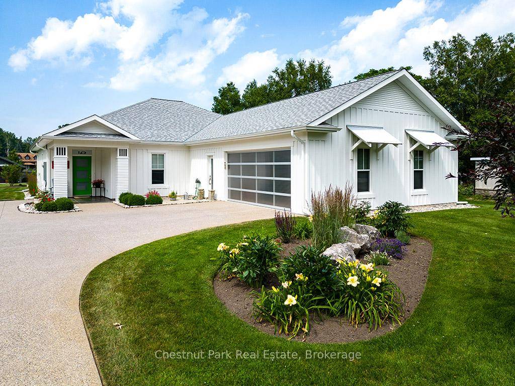 Seller is motivated ! ! Custom Built Home Rainmaker Homes 3 Bed 2 Bath 1 Dog wash station Offered For Sale.