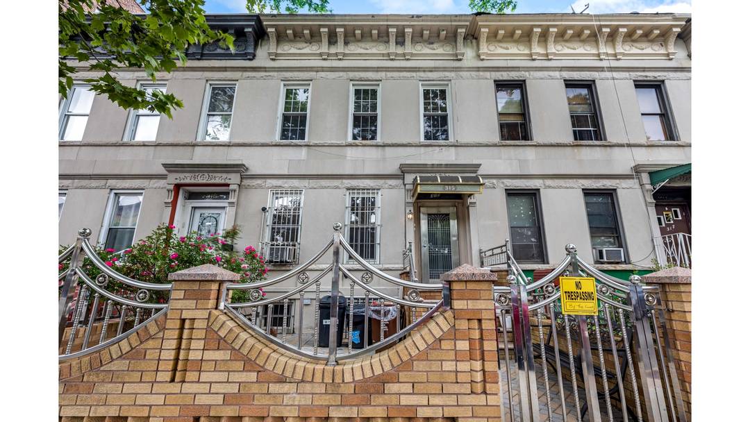 Welcome to 315 East 28th St, a charming multi family home located in the vibrant East Flatbush neighborhood of Brooklyn.