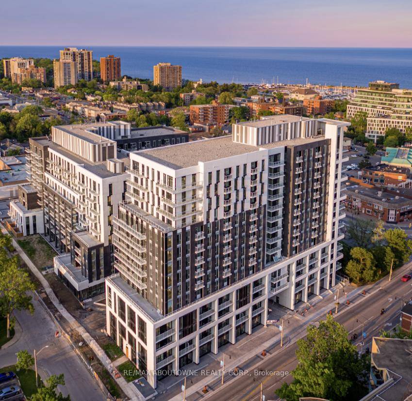 Gorgeous Modern Suite With A Fabulous Floor Plan Features 1 Bed amp ; 1 Bath.