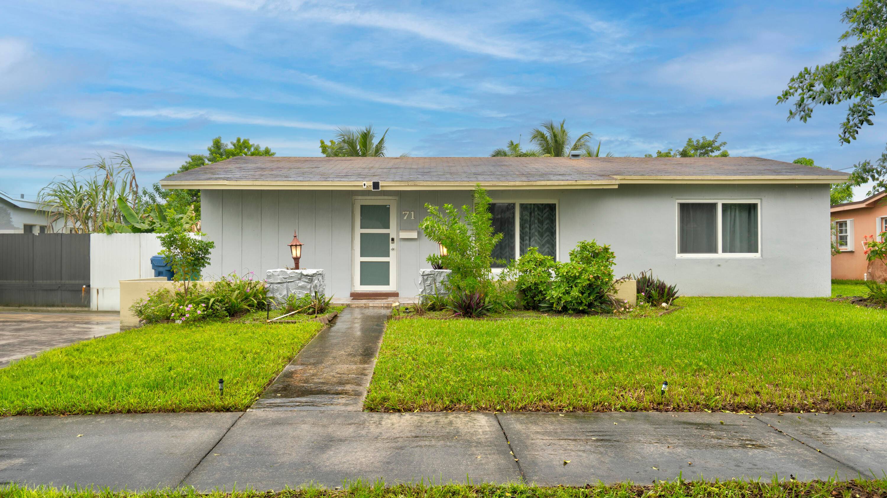 Charming single family home in prime Miami Gardens location with no HOA.