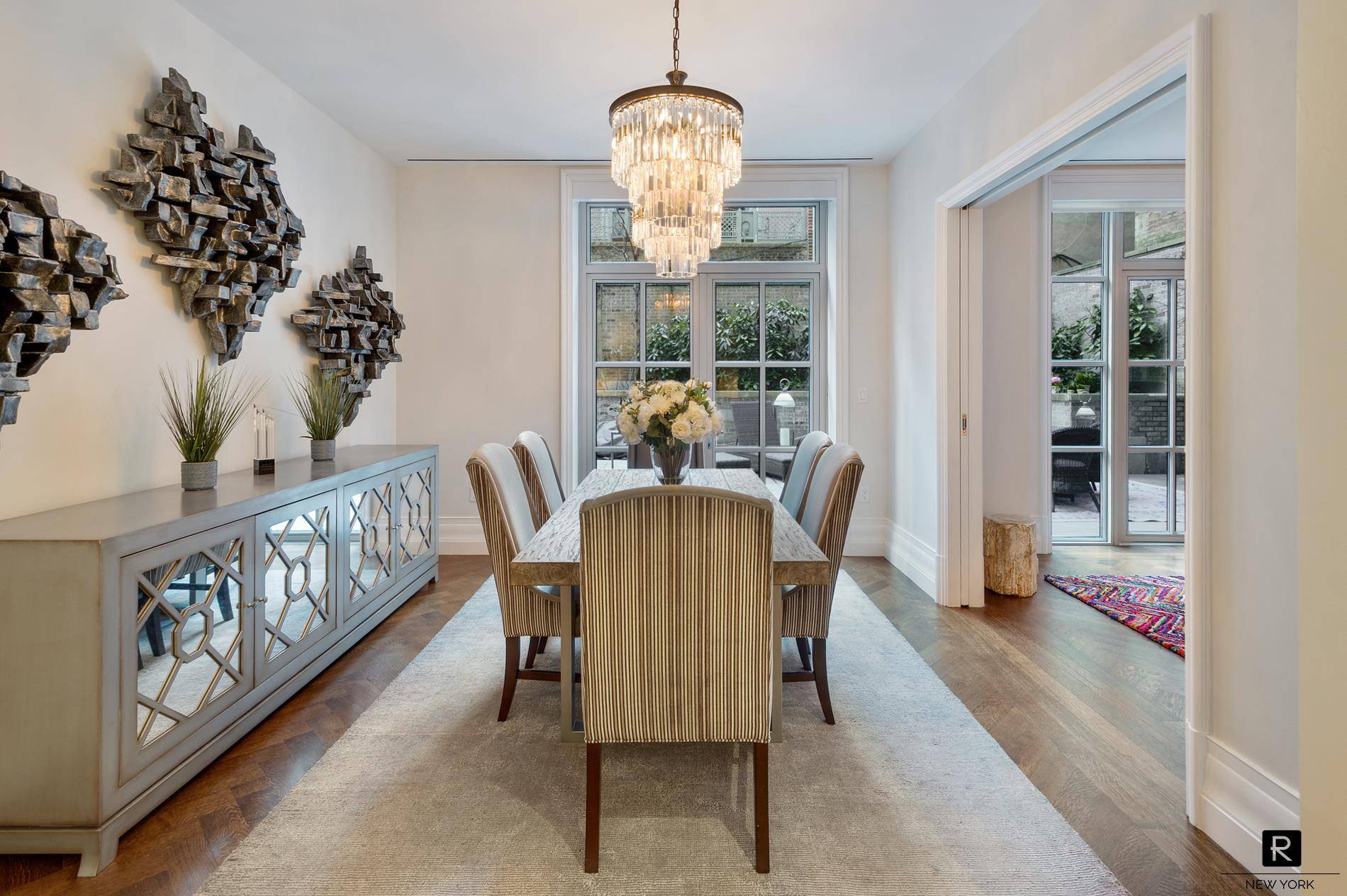 Spacious with large, well proportioned rooms, Maisonette East offers a truly rare find in todays market.