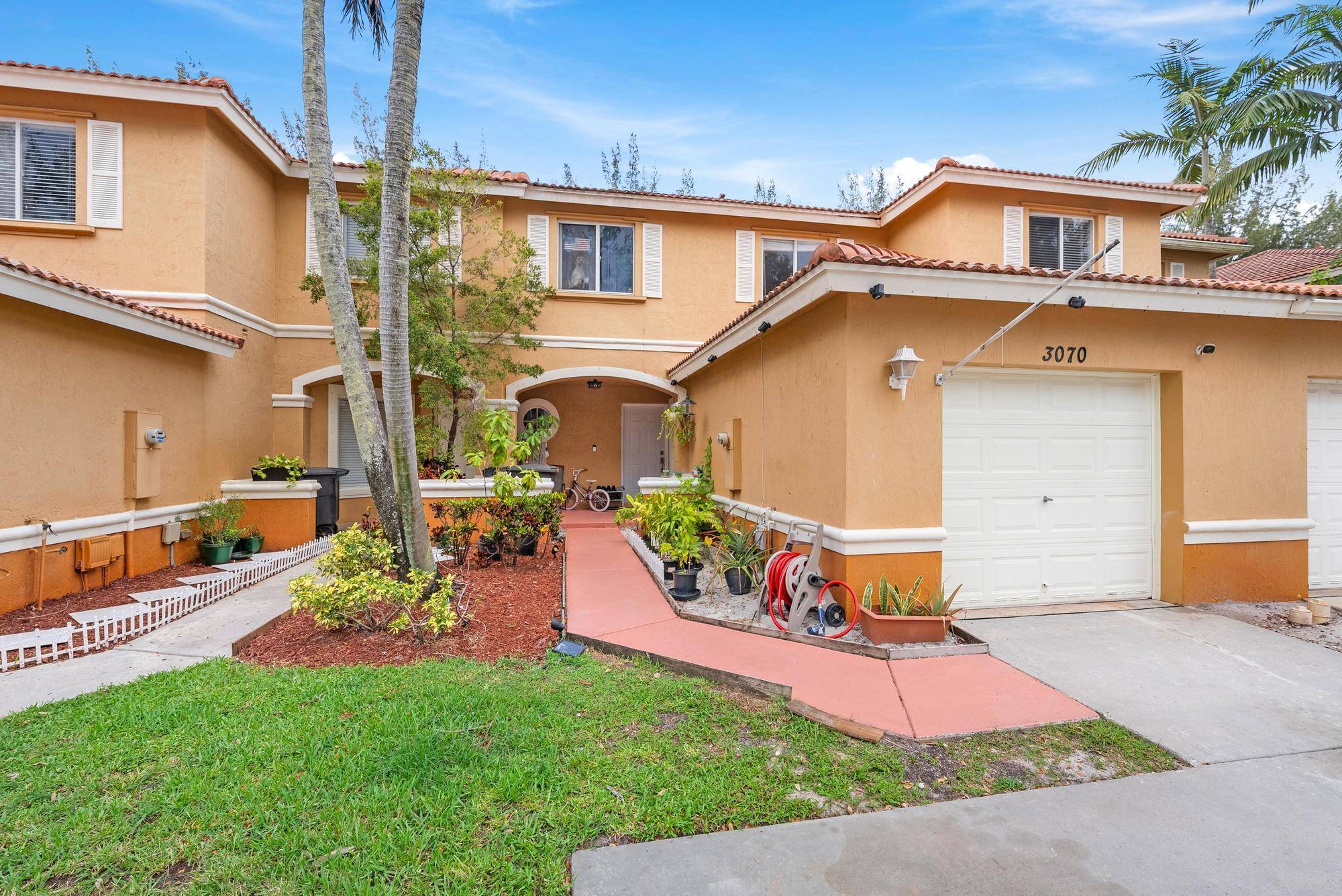Beautiful Townhome in Briar Bay !