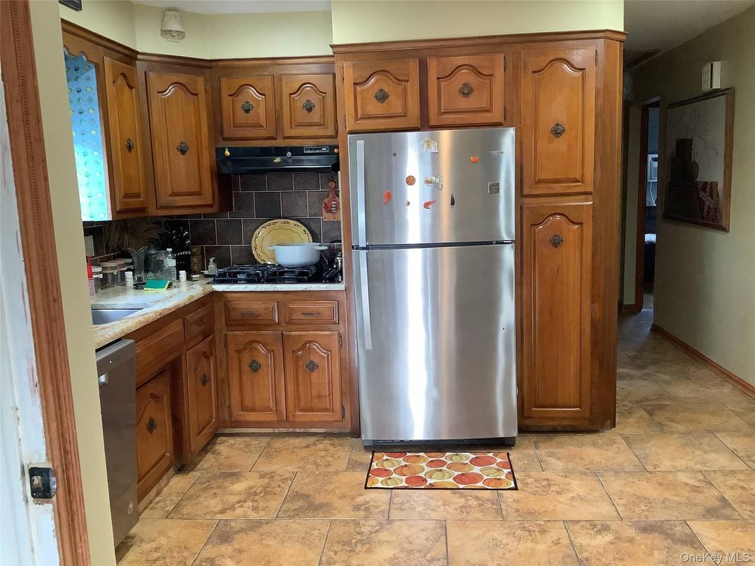 WELCOME TO THIS LOVELY INVITING HOME !