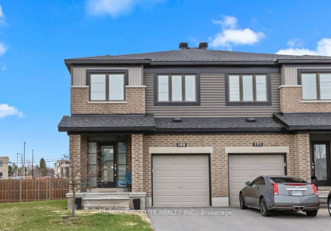 NO REAR NEIGHBOURS ! ! Premium lot that is double the width at the back of the lot almost 50 feet wide !