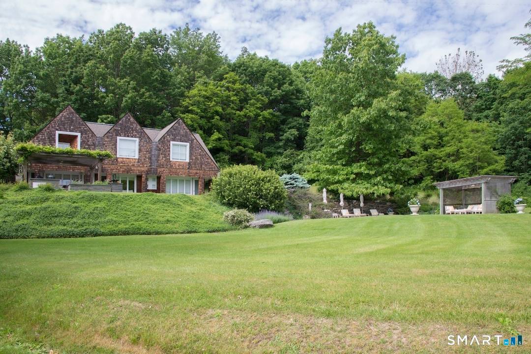 Amazing 6 bedroom, 5. 5 bath home for rent in Lakeville, CT.