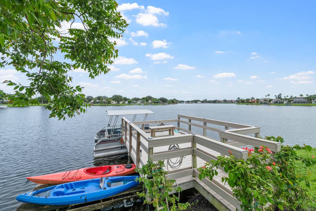 Stunning seasonal rental located on the pristine Lake Wellington.
