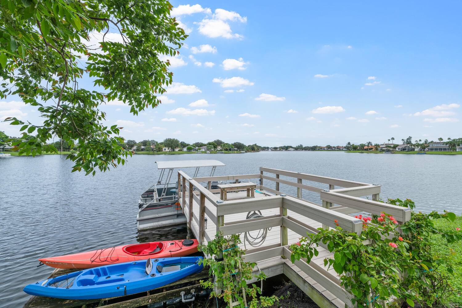 Stunning seasonal rental located on the pristine Lake Wellington.