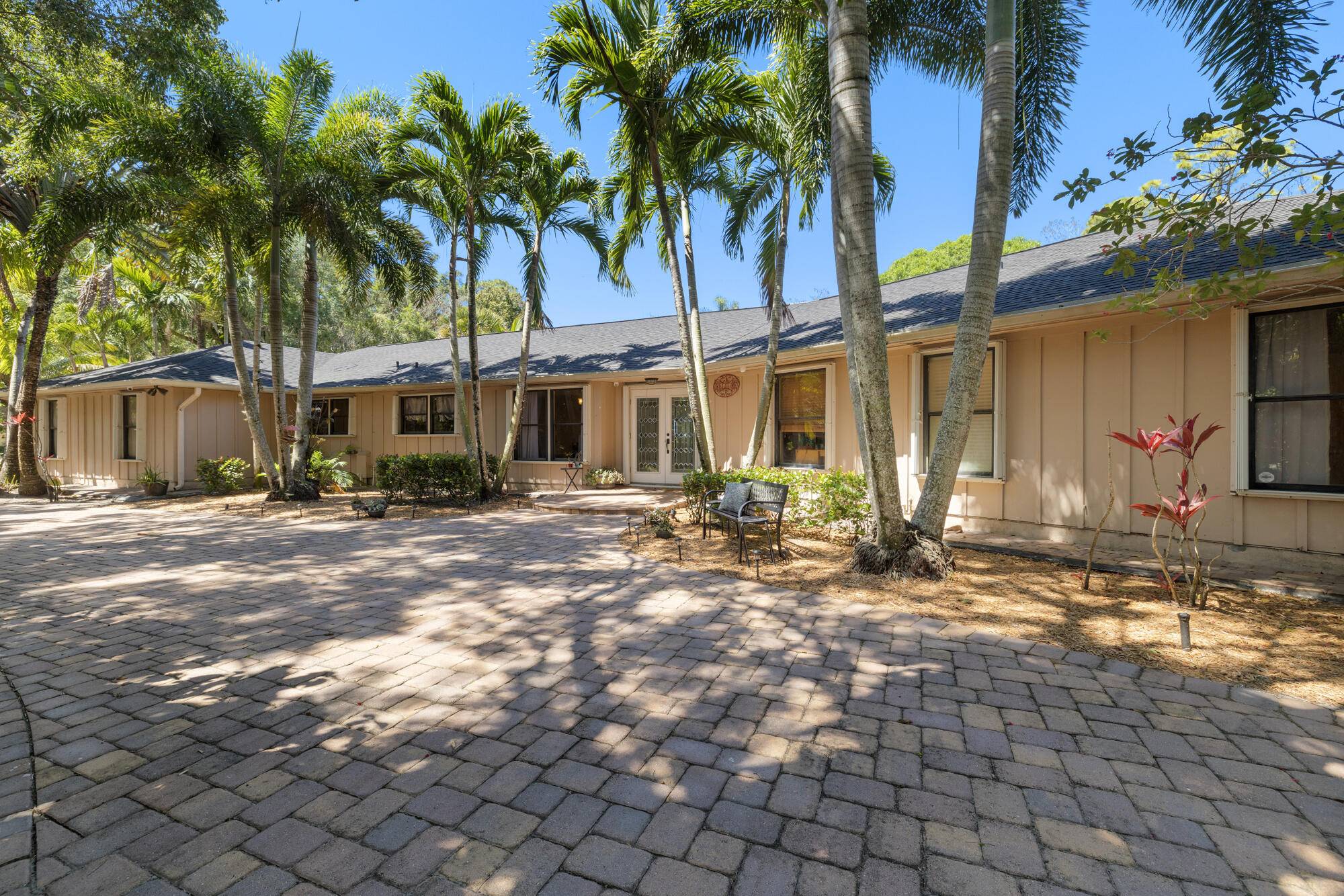 Sprawling oversized Ranch style home on over 1 acre in Gated Thousand Pines.