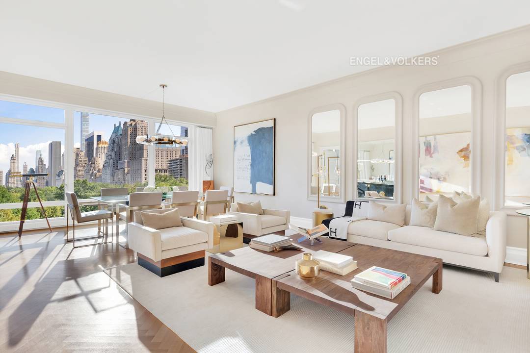 Park Facing Four Bedroom in the Coveted House at 15 Central Park West Perched above the treetops with 47 feet of direct Central Park frontage, Residence 8B is a 3, ...