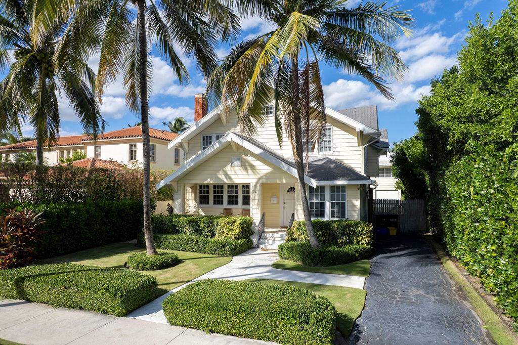 Charming 3 bedroom, 3 1 2 bath beach cottage in the center of town available for season.