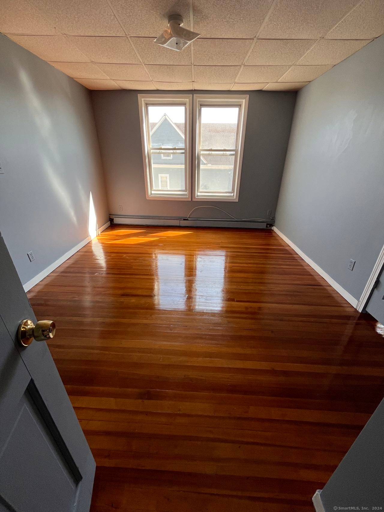 Great opportunity for an investor or owner occupation for this mix use building, with the liquor store on the first floor, and four three bedroom apartments on the second and ...