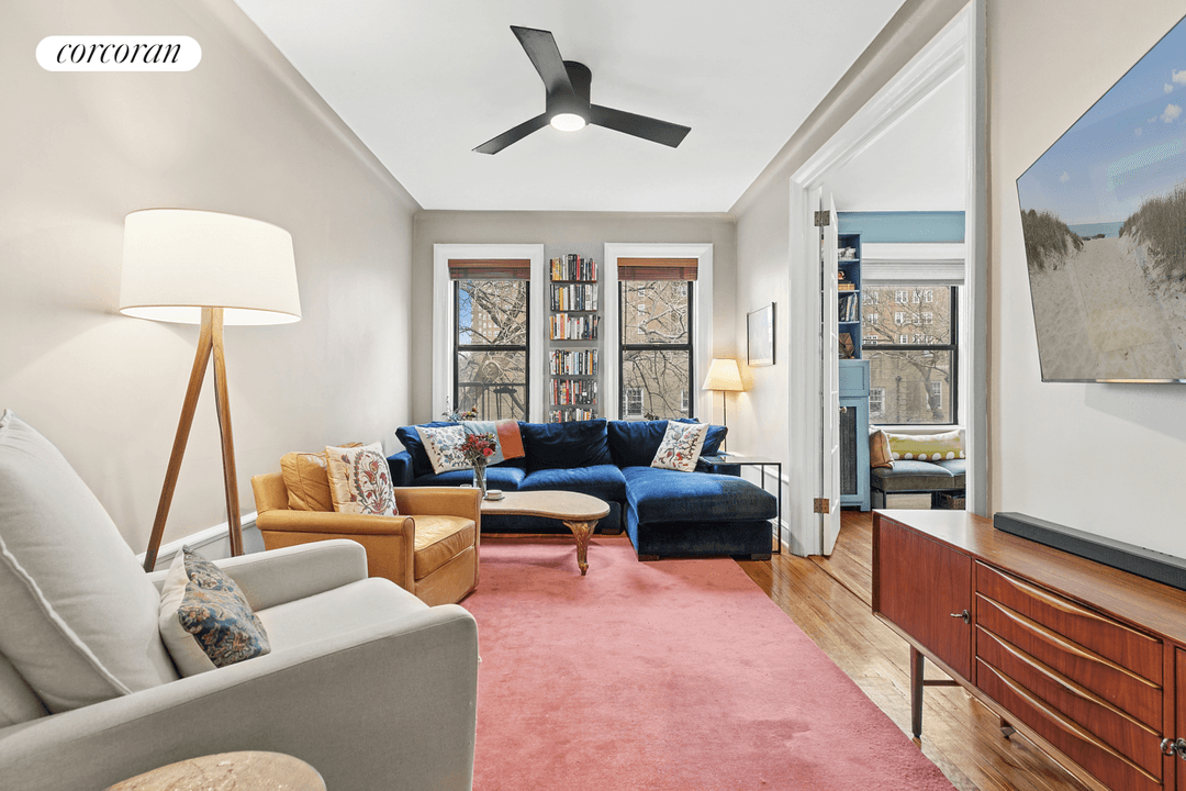 Come live amongst the treetops in this beautiful top floor, five room, corner apartment overlooking the mighty Hudson River, with seasonal river views.