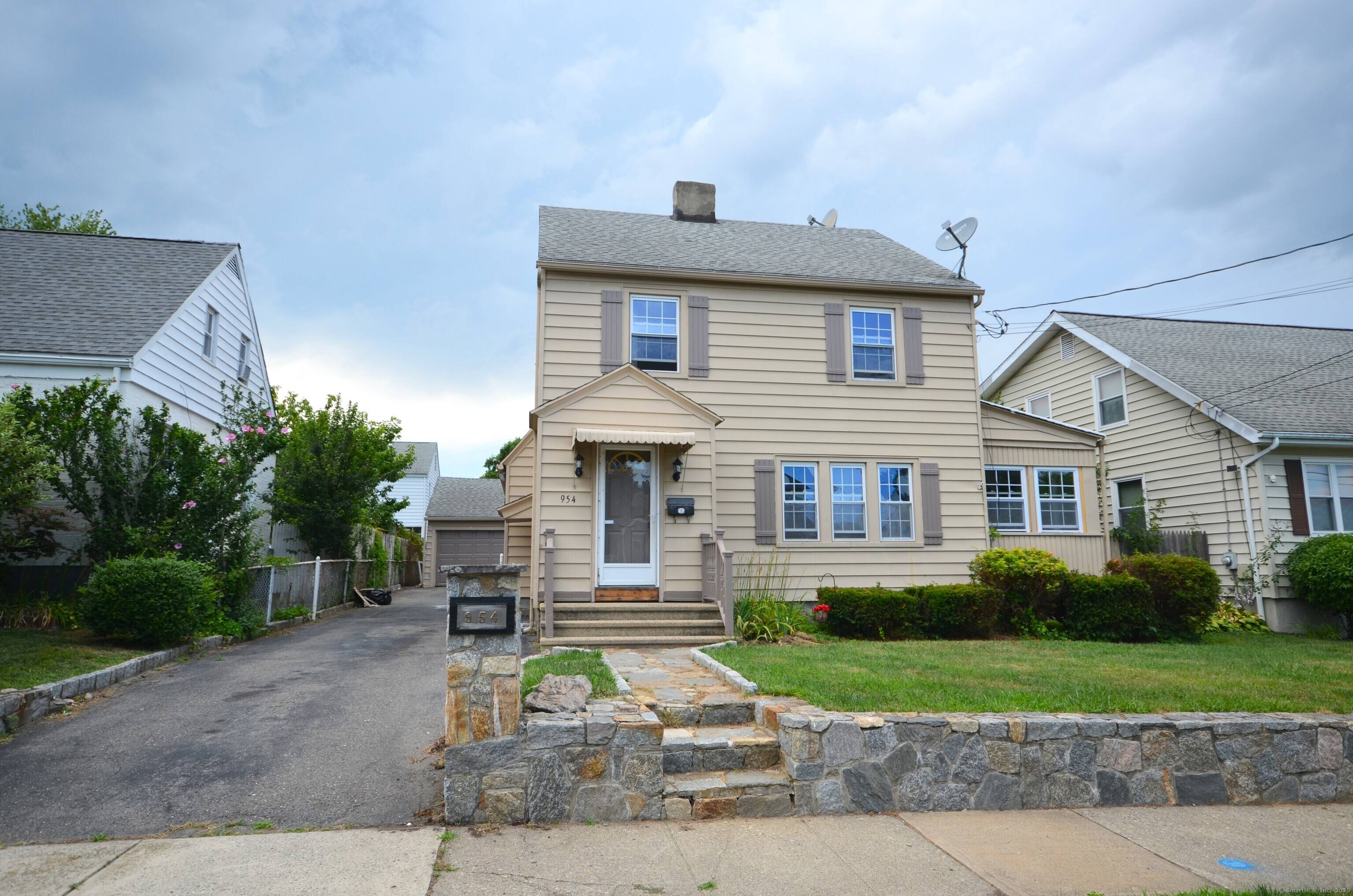 Prime North End Great Colonial with 3 bedrooms and 1.