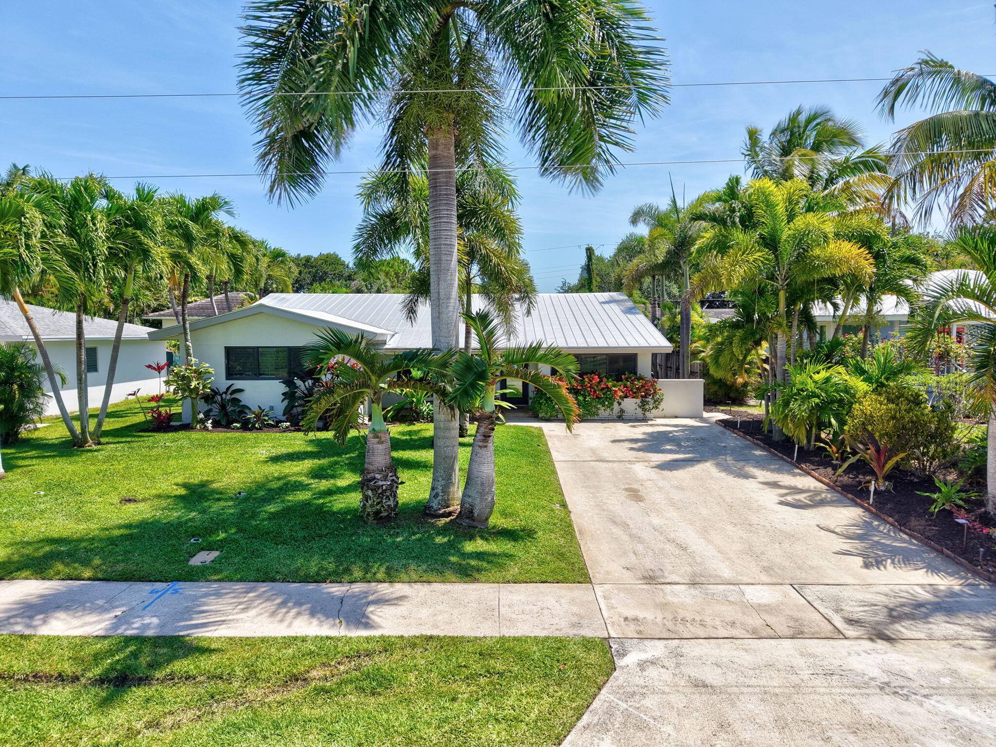 OPPORTUNITY TO LIVE CLOSE TO DELRAY BEACHS FAMOUS DOWNTOWN ATLANTIC AVENUE AND ITS GORGEOUS BEACHS IN THE SOUGH AFTER NEIGHBORHOOD LAKE IDA.