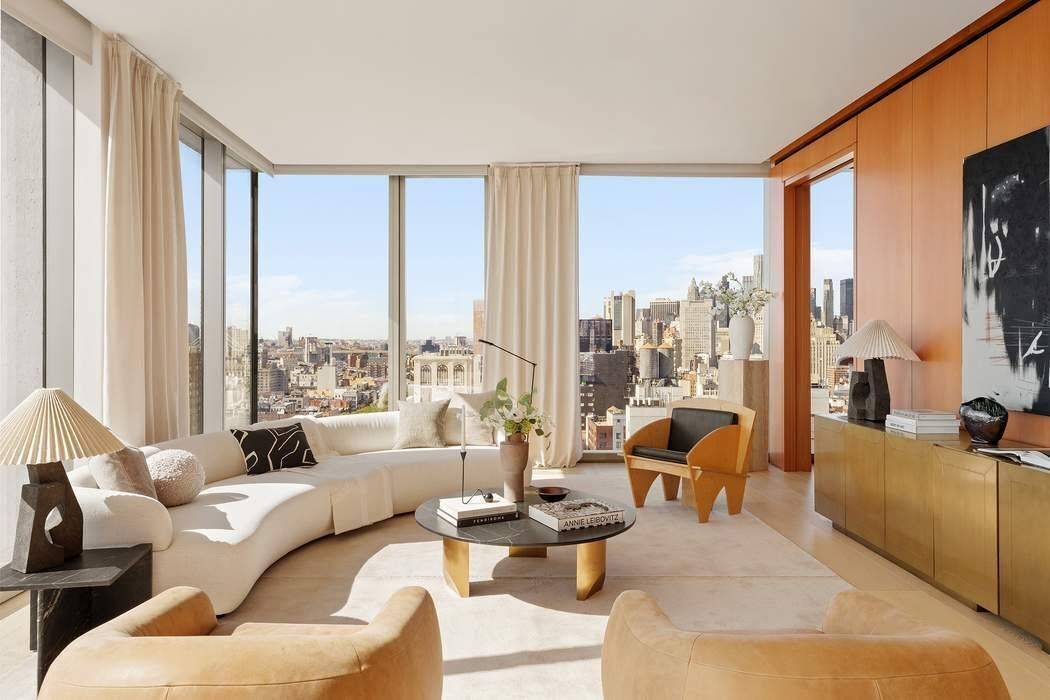 Welcome to unit 28E an extraordinary full floor, column free three bedroom residence at 215 Chrystie Street.