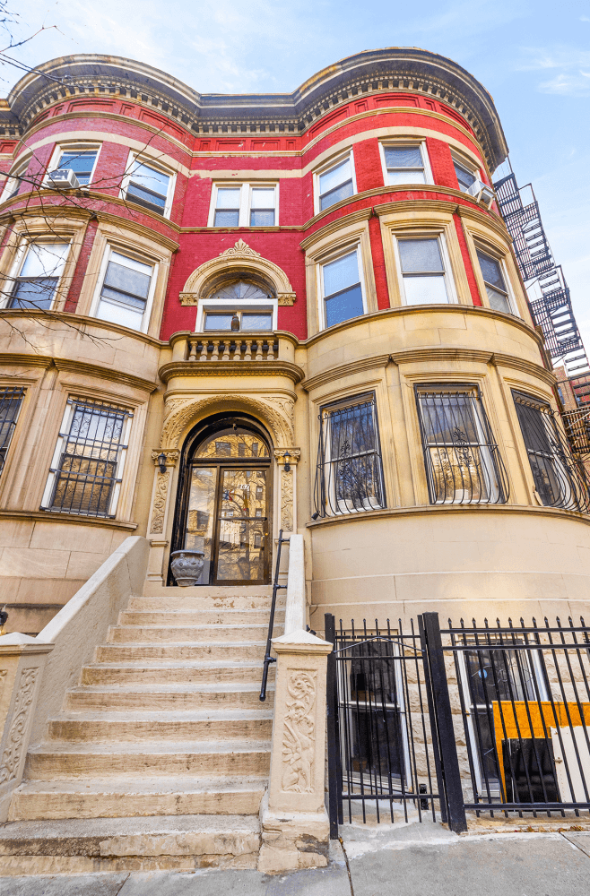 Welcome to 867 Riverside Drive, a 7 unit townhouse that's been off the market for nearly 20 years.