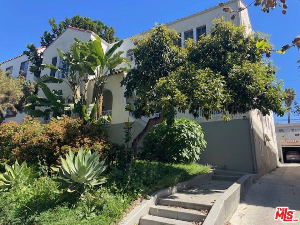 140  N Kenmore Ave 8BR Mid Wilshire La