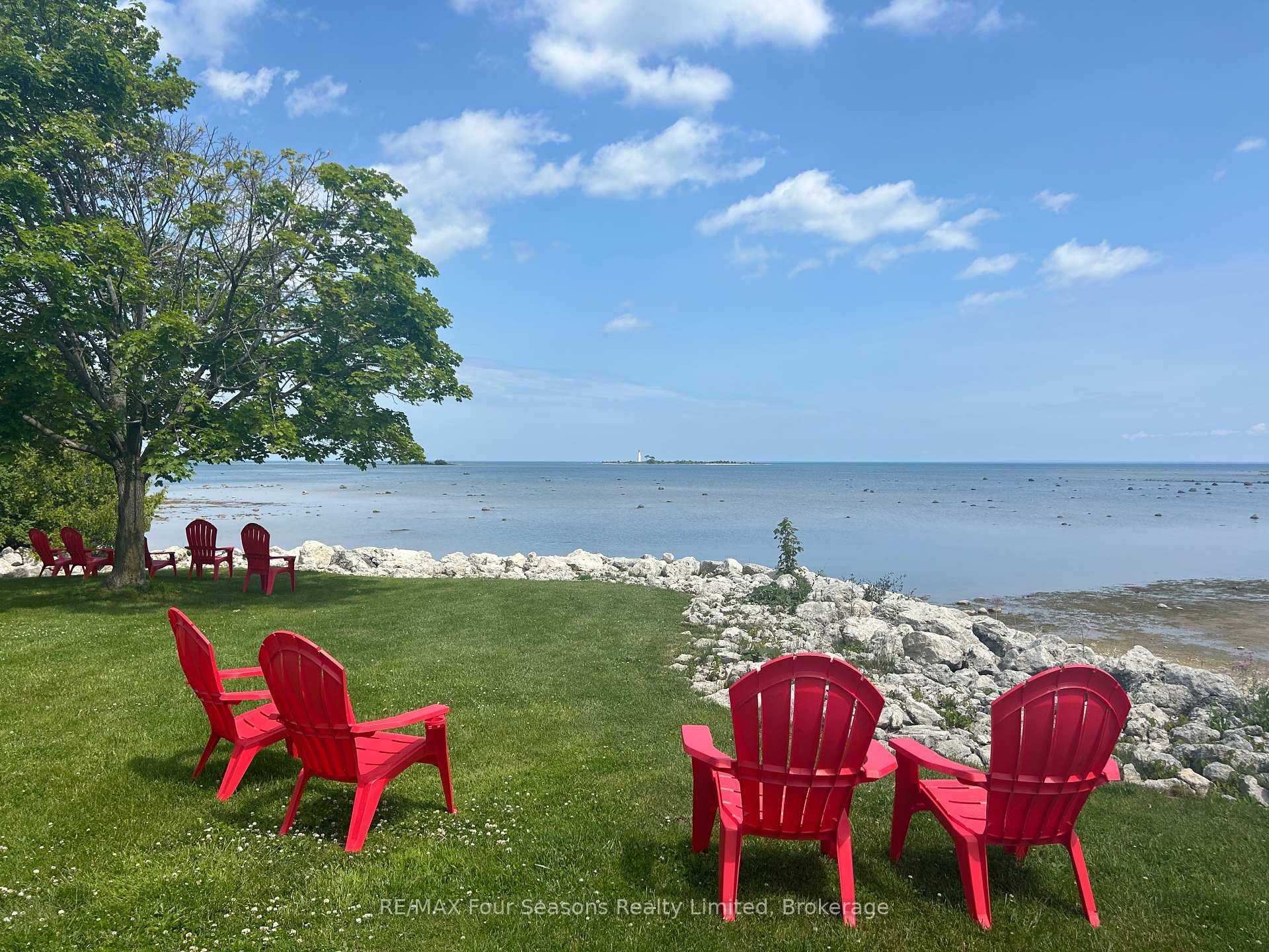 Welcome to Dockside Village located on the Sparkling Blue Waters of Georgian Bay in Collingwood !
