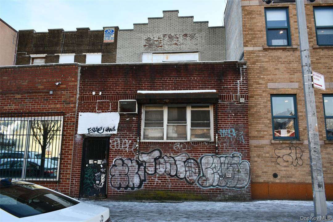 Great development site. Zoning C4 4D equivalent to R8A.