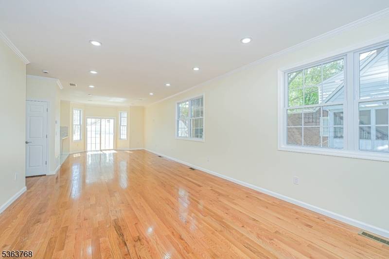 New Construction in East Brunswick !