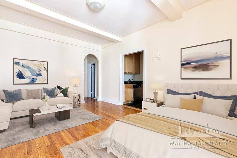 20 app fee, 1 month security deposit24 Hour Doorman, Laundry in BuildingThis Charming west facing studio is in PRIME EAST VILLAGE features kitchen with granite countertops, stainless steel appliances.