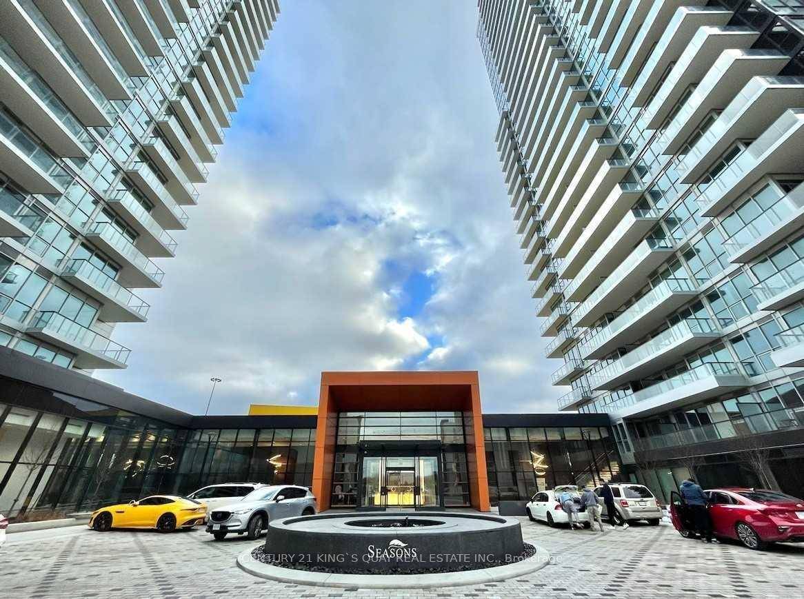 North York Seasons II Luxury amp ; Spacious 2 Bedroom 2 Bathroom Upper house Collection Stunning Panoramic Unobstructed West View, 9 Ft.